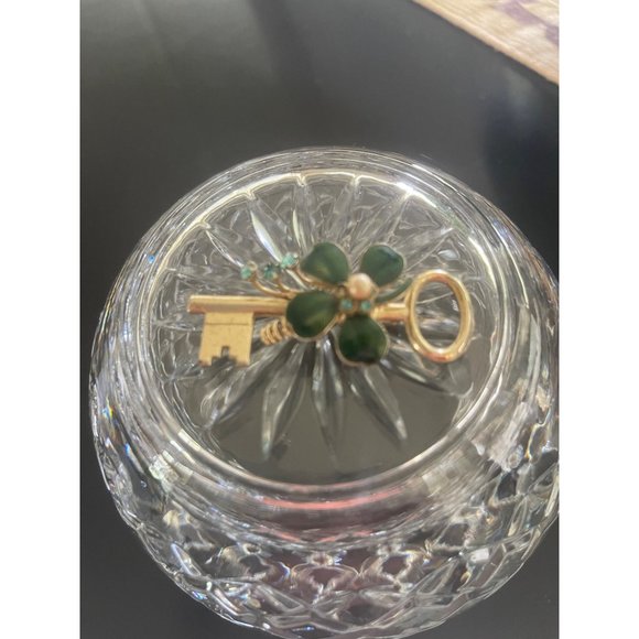 Vintage Coro Enamel Shamrock And Key Brooch - Picture 2 of 7